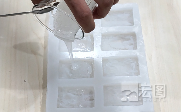 硅膠模具能倒液體硅膠嗎？